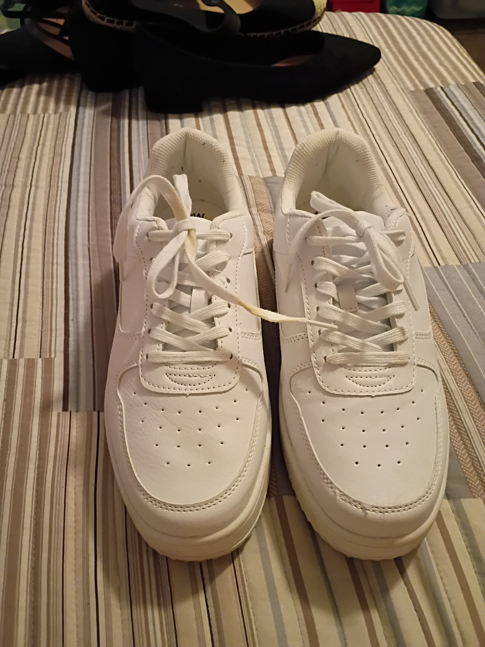 Classic White Women's Faux Leather Trainer Sneakers